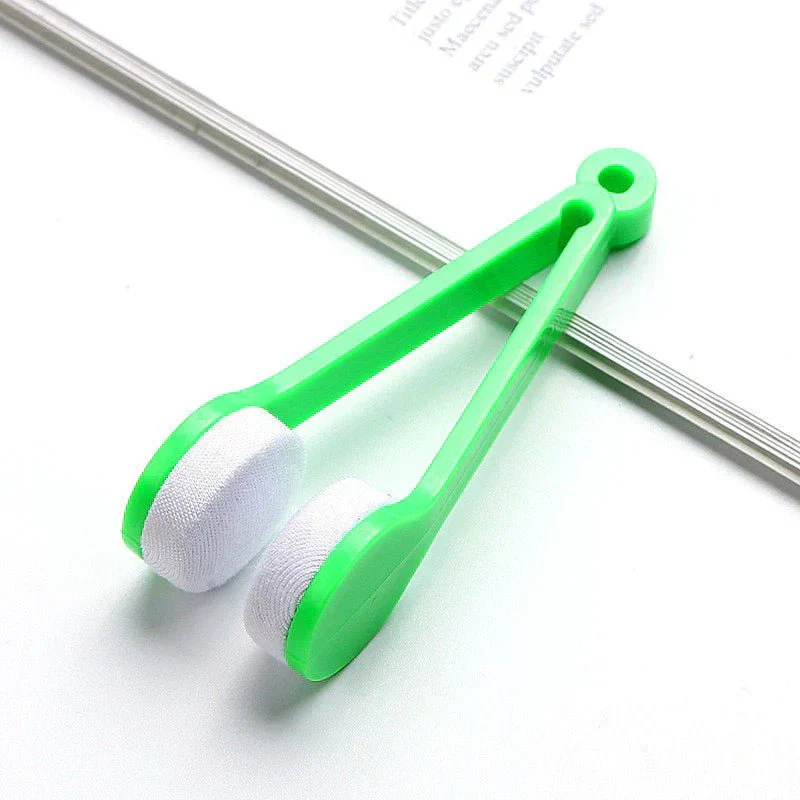 2-in-1 Microfibre Lens Cleaner - Image 7
