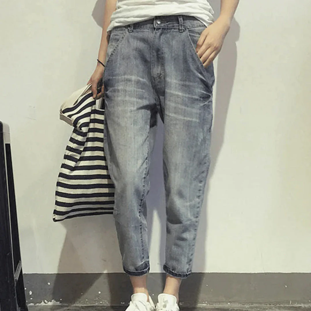 Damen Hellblaue Cropped Jeans in Waschung - Mittelhoher Bund & lockere Passform