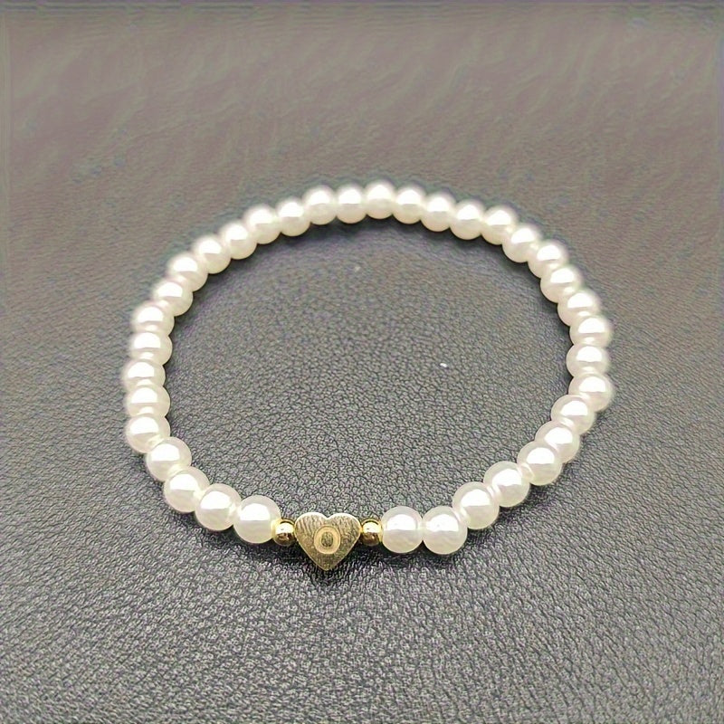 Damen Perlenarmband - Goldfarbener Herz-Buchstaben-Anhänger - Image 18