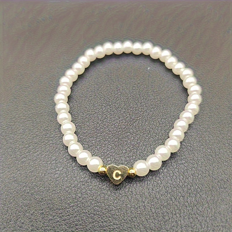 Damen Perlenarmband - Goldfarbener Herz-Buchstaben-Anhänger - Image 6