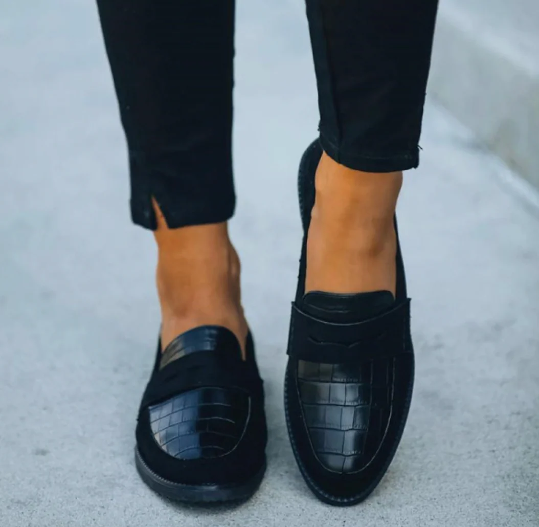 Elegante Schwarze Strukturierte Slip-On-Loafer für Damen