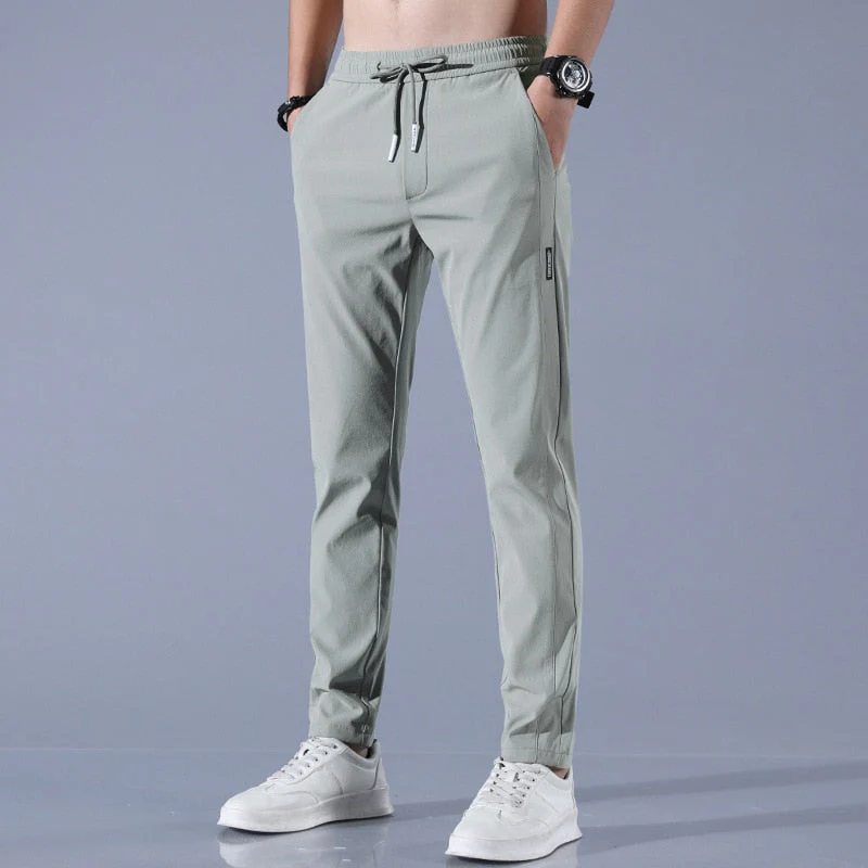 Herren Leichte Stretch-Jogginghose - Schmal zulaufende Passform mit Kordelzug - Image 4