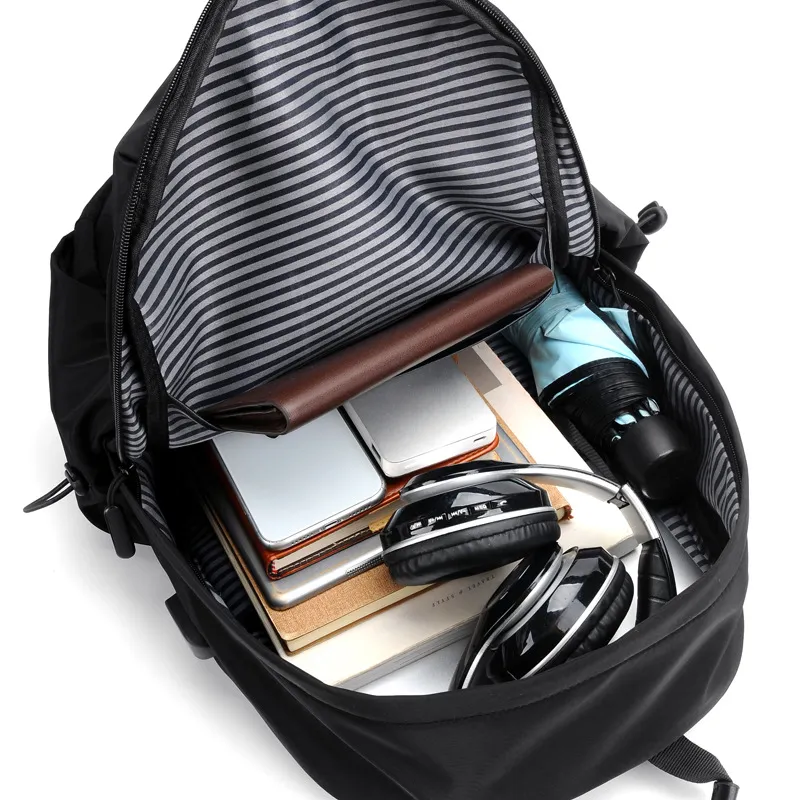 Herren Wasserdichter Reise-Rucksack - Anti-Diebstahl mit USB-Anschluss - Image 4